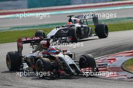 Romain Grosjean (FRA) Lotus F1 E22 leads Adrian Sutil (GER) Sauber C33. 30.03.2014. Formula 1 World Championship, Rd 2, Malaysian Grand Prix, Sepang, Malaysia, Sunday.
