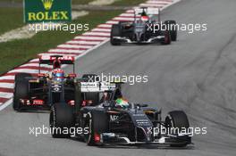 Esteban Gutierrez (MEX) Sauber C33 leads Romain Grosjean (FRA) Lotus F1 E22. 30.03.2014. Formula 1 World Championship, Rd 2, Malaysian Grand Prix, Sepang, Malaysia, Sunday.