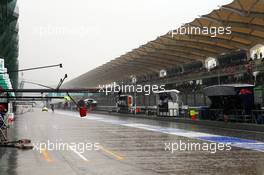 Rain falls in the pits as the qualifying session is delayed. 29.03.2014. Formula 1 World Championship, Rd 2, Malaysian Grand Prix, Sepang, Malaysia, Saturday.