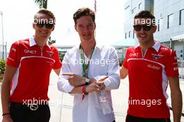 Max Chilton (GBR) Marussia F1 Team (Left) and team mate Jules Bianchi (FRA) Marussia F1 Team (Right) with Benedict Cumberbatch (GBR) Actor. 30.03.2014. Formula 1 World Championship, Rd 2, Malaysian Grand Prix, Sepang, Malaysia, Sunday.