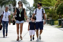 Felipe Massa (BRA) Williams with his son Felipinho Massa (BRA) and wife Felipinho Massa (BRA). 30.03.2014. Formula 1 World Championship, Rd 2, Malaysian Grand Prix, Sepang, Malaysia, Sunday.