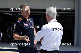 (L to R): Jonathan Wheatley (GBR) Red Bull Racing Team Manager with Geoff Willis (GBR) Mercedes AMG F1 Technology Director. 27.03.2014. Formula 1 World Championship, Rd 2, Malaysian Grand Prix, Sepang, Malaysia, Thursday.