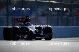 Daniil Kvyat (RUS) Scuderia Toro Rosso STR9. 10.10.2014. Formula 1 World Championship, Rd 16, Russian Grand Prix, Sochi Autodrom, Sochi, Russia, Practice Day.