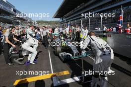 Lewis Hamilton (GBR) Mercedes AMG F1 W05 on the grid. 12.10.2014. Formula 1 World Championship, Rd 16, Russian Grand Prix, Sochi Autodrom, Sochi, Russia, Race Day.