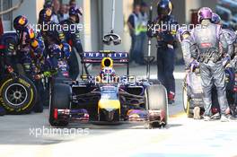 Daniil Kvyat (RUS) Scuderia Toro Rosso STR9 pit stop. 12.10.2014. Formula 1 World Championship, Rd 16, Russian Grand Prix, Sochi Autodrom, Sochi, Russia, Race Day.