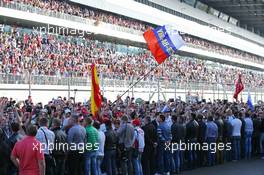 Fans at the podium. 12.10.2014. Formula 1 World Championship, Rd 16, Russian Grand Prix, Sochi Autodrom, Sochi, Russia, Race Day.