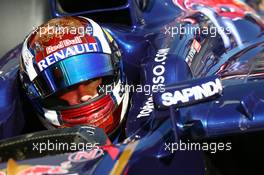 Daniil Kvyat (RUS) Scuderia Toro Rosso STR9. 11.10.2014. Formula 1 World Championship, Rd 16, Russian Grand Prix, Sochi Autodrom, Sochi, Russia, Qualifying Day.