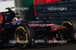 Daniil Kvyat (RUS) Scuderia Toro Rosso STR9. 11.10.2014. Formula 1 World Championship, Rd 16, Russian Grand Prix, Sochi Autodrom, Sochi, Russia, Qualifying Day.