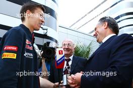 (L to R): Daniil Kvyat (RUS) Scuderia Toro Rosso with Vitaly Mutko (RUS) Minister of Sport of the Russian Federation. 12.10.2014. Formula 1 World Championship, Rd 16, Russian Grand Prix, Sochi Autodrom, Sochi, Russia, Race Day.