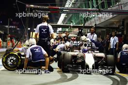 Valtteri Bottas (FIN) Williams FW36 in the pits. 19.09.2014. Formula 1 World Championship, Rd 14, Singapore Grand Prix, Singapore, Singapore, Practice Day.