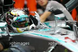 Lewis Hamilton (GBR) Mercedes AMG F1 W05. 19.09.2014. Formula 1 World Championship, Rd 14, Singapore Grand Prix, Singapore, Singapore, Practice Day.