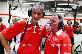 (L to R): Damon Hill (GBR) Sky Sports Presenter and Johnny Herbert (GBR) Sky Sports F1 Presenter work with the Marussia F1 Team mechanics. 19.09.2014. Formula 1 World Championship, Rd 14, Singapore Grand Prix, Singapore, Singapore, Practice Day.