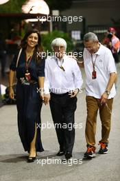 Bernie Ecclestone (GBR) with his wife Fabiana Flosi (BRA) and Colin Syn (SIN) Singapore GP Promoter. 19.09.2014. Formula 1 World Championship, Rd 14, Singapore Grand Prix, Singapore, Singapore, Practice Day.