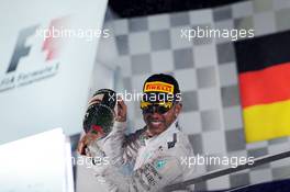 Race winner Lewis Hamilton (GBR) Mercedes AMG F1 celebrates on the podium. 21.09.2014. Formula 1 World Championship, Rd 14, Singapore Grand Prix, Singapore, Singapore, Race Day.