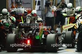 Nico Hulkenberg (GER) Sahara Force India F1 VJM07 makes a pit stop. 21.09.2014. Formula 1 World Championship, Rd 14, Singapore Grand Prix, Singapore, Singapore, Race Day.