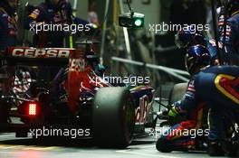 Jean-Eric Vergne (FRA) Scuderia Toro Rosso STR9 makes a pit stop. 21.09.2014. Formula 1 World Championship, Rd 14, Singapore Grand Prix, Singapore, Singapore, Race Day.