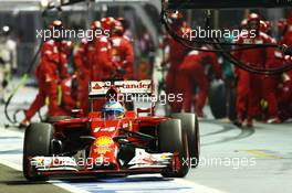 Fernando Alonso (ESP) Ferrari F14-T makes a pit stop. 21.09.2014. Formula 1 World Championship, Rd 14, Singapore Grand Prix, Singapore, Singapore, Race Day.