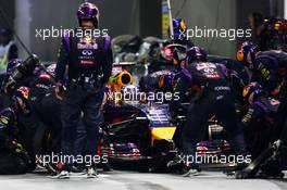 Daniel Ricciardo (AUS) Red Bull Racing RB10 makes a pit stop. 21.09.2014. Formula 1 World Championship, Rd 14, Singapore Grand Prix, Singapore, Singapore, Race Day.