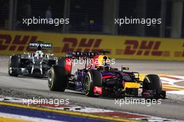 Sebastian Vettel (GER), Red Bull Racing leads Lewis Hamilton (GBR), Mercedes AMG F1 Team  21.09.2014. Formula 1 World Championship, Rd 14, Singapore Grand Prix, Singapore, Singapore, Race Day.