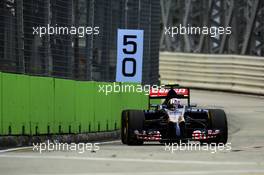 Daniil Kvyat (RUS) Scuderia Toro Rosso STR9. 20.09.2014. Formula 1 World Championship, Rd 14, Singapore Grand Prix, Singapore, Singapore, Qualifying Day.