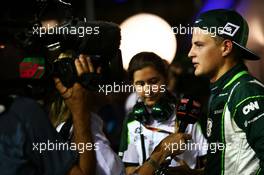 Marcus Ericsson (SWE) Caterham with the media. 20.09.2014. Formula 1 World Championship, Rd 14, Singapore Grand Prix, Singapore, Singapore, Qualifying Day.