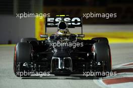 Kevin Magnussen (DEN) McLaren MP4-29. 20.09.2014. Formula 1 World Championship, Rd 14, Singapore Grand Prix, Singapore, Singapore, Qualifying Day.