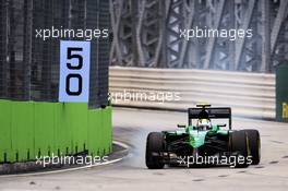 Marcus Ericsson (SWE) Caterham CT05 locks up under braking. 20.09.2014. Formula 1 World Championship, Rd 14, Singapore Grand Prix, Singapore, Singapore, Qualifying Day.