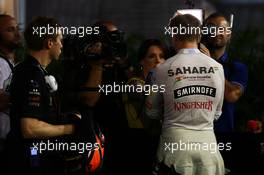 Nico Hulkenberg (GER) Sahara Force India F1 with the media. 20.09.2014. Formula 1 World Championship, Rd 14, Singapore Grand Prix, Singapore, Singapore, Qualifying Day.