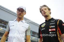 (L to R): Jenson Button (GBR) McLaren with Romain Grosjean (FRA) Lotus F1 Team on the drivers parade. 21.09.2014. Formula 1 World Championship, Rd 14, Singapore Grand Prix, Singapore, Singapore, Race Day.