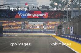 The run to the first corner. 21.09.2014. Formula 1 World Championship, Rd 14, Singapore Grand Prix, Singapore, Singapore, Race Day.