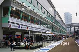 The pits. 18.09.2014. Formula 1 World Championship, Rd 14, Singapore Grand Prix, Singapore, Singapore, Preparation Day.