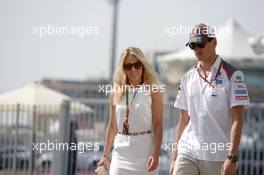Adrian Sutil (GER) Sauber with his girlfriend Jennifer Becks (GER). 21.11.2014. Formula 1 World Championship, Rd 19, Abu Dhabi Grand Prix, Yas Marina Circuit, Abu Dhabi, Practice Day.