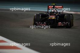 Daniil Kvyat (RUS) Scuderia Toro Rosso STR9. 21.11.2014. Formula 1 World Championship, Rd 19, Abu Dhabi Grand Prix, Yas Marina Circuit, Abu Dhabi, Practice Day.