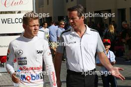(L to R): Kevin Magnussen (DEN) McLaren with Sam Michael (AUS) McLaren Sporting Director. 21.11.2014. Formula 1 World Championship, Rd 19, Abu Dhabi Grand Prix, Yas Marina Circuit, Abu Dhabi, Practice Day.