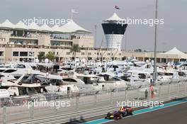 Daniel Ricciardo (AUS) Red Bull Racing RB10. 21.11.2014. Formula 1 World Championship, Rd 19, Abu Dhabi Grand Prix, Yas Marina Circuit, Abu Dhabi, Practice Day.