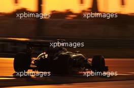 Pastor Maldonado (VEN) Lotus F1 E21. 21.11.2014. Formula 1 World Championship, Rd 19, Abu Dhabi Grand Prix, Yas Marina Circuit, Abu Dhabi, Practice Day.
