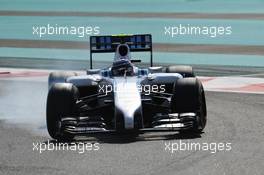 Valtteri Bottas (FIN) Williams FW36 locks up under braking. 21.11.2014. Formula 1 World Championship, Rd 19, Abu Dhabi Grand Prix, Yas Marina Circuit, Abu Dhabi, Practice Day.