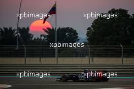 Daniil Kvyat (RUS) Scuderia Toro Rosso STR9. 21.11.2014. Formula 1 World Championship, Rd 19, Abu Dhabi Grand Prix, Yas Marina Circuit, Abu Dhabi, Practice Day.