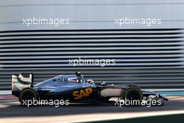 Kevin Magnussen (DEN), McLaren F1  21.11.2014. Formula 1 World Championship, Rd 19, Abu Dhabi Grand Prix, Yas Marina Circuit, Abu Dhabi, Practice Day.