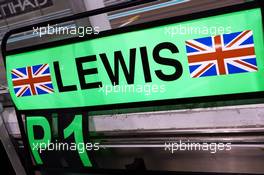 The pit board for race winner and World Champion Lewis Hamilton (GBR) Mercedes AMG F1. 23.11.2014. Formula 1 World Championship, Rd 19, Abu Dhabi Grand Prix, Yas Marina Circuit, Abu Dhabi, Race Day.