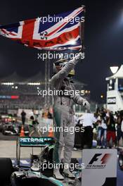 Race winner and World Champion Lewis Hamilton (GBR) Mercedes AMG F1 W05 celebrates in parc ferme. 23.11.2014. Formula 1 World Championship, Rd 19, Abu Dhabi Grand Prix, Yas Marina Circuit, Abu Dhabi, Race Day.