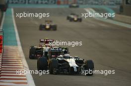 Kevin Magnussen (DEN) McLaren MP4-29. 23.11.2014. Formula 1 World Championship, Rd 19, Abu Dhabi Grand Prix, Yas Marina Circuit, Abu Dhabi, Race Day.