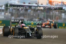 Jenson Button (GBR), McLaren F1 Team  23.11.2014. Formula 1 World Championship, Rd 19, Abu Dhabi Grand Prix, Yas Marina Circuit, Abu Dhabi, Race Day.