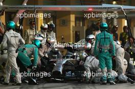 Nico Rosberg (GER) Mercedes AMG F1 W05 makes a pit stop. 23.11.2014. Formula 1 World Championship, Rd 19, Abu Dhabi Grand Prix, Yas Marina Circuit, Abu Dhabi, Race Day.