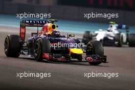 Daniel Ricciardo (AUS), Red Bull Racing  23.11.2014. Formula 1 World Championship, Rd 19, Abu Dhabi Grand Prix, Yas Marina Circuit, Abu Dhabi, Race Day.
