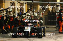 Sergio Perez (MEX) Sahara Force India F1 VJM07 makes a pit stop. 23.11.2014. Formula 1 World Championship, Rd 19, Abu Dhabi Grand Prix, Yas Marina Circuit, Abu Dhabi, Race Day.