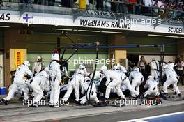 Felipe Massa (BRA) Williams FW36 makes a pit stop. 23.11.2014. Formula 1 World Championship, Rd 19, Abu Dhabi Grand Prix, Yas Marina Circuit, Abu Dhabi, Race Day.