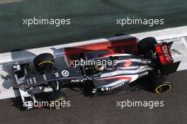 Adrian Sutil (GER) Sauber C33. 22.11.2014. Formula 1 World Championship, Rd 19, Abu Dhabi Grand Prix, Yas Marina Circuit, Abu Dhabi, Qualifying Day.