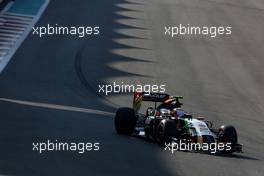 Sergio Perez (MEX), Sahara Force India  22.11.2014. Formula 1 World Championship, Rd 19, Abu Dhabi Grand Prix, Yas Marina Circuit, Abu Dhabi, Qualifying Day.