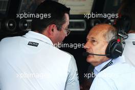 (L to R): Eric Boullier (FRA) McLaren Racing Director with Ron Dennis (GBR) McLaren Executive Chairman. 22.11.2014. Formula 1 World Championship, Rd 19, Abu Dhabi Grand Prix, Yas Marina Circuit, Abu Dhabi, Qualifying Day.